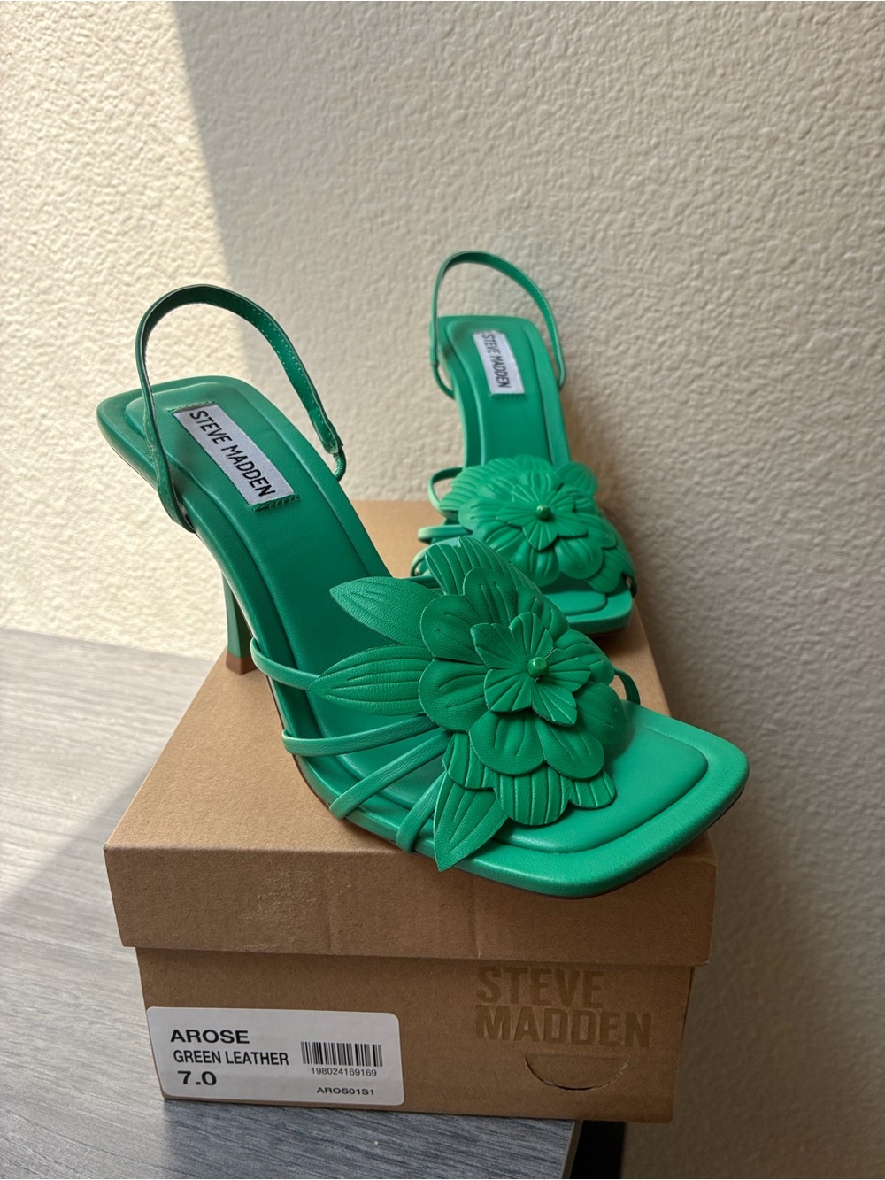 New Steve Madden Green Floral Applique Slingback Heels, size 7